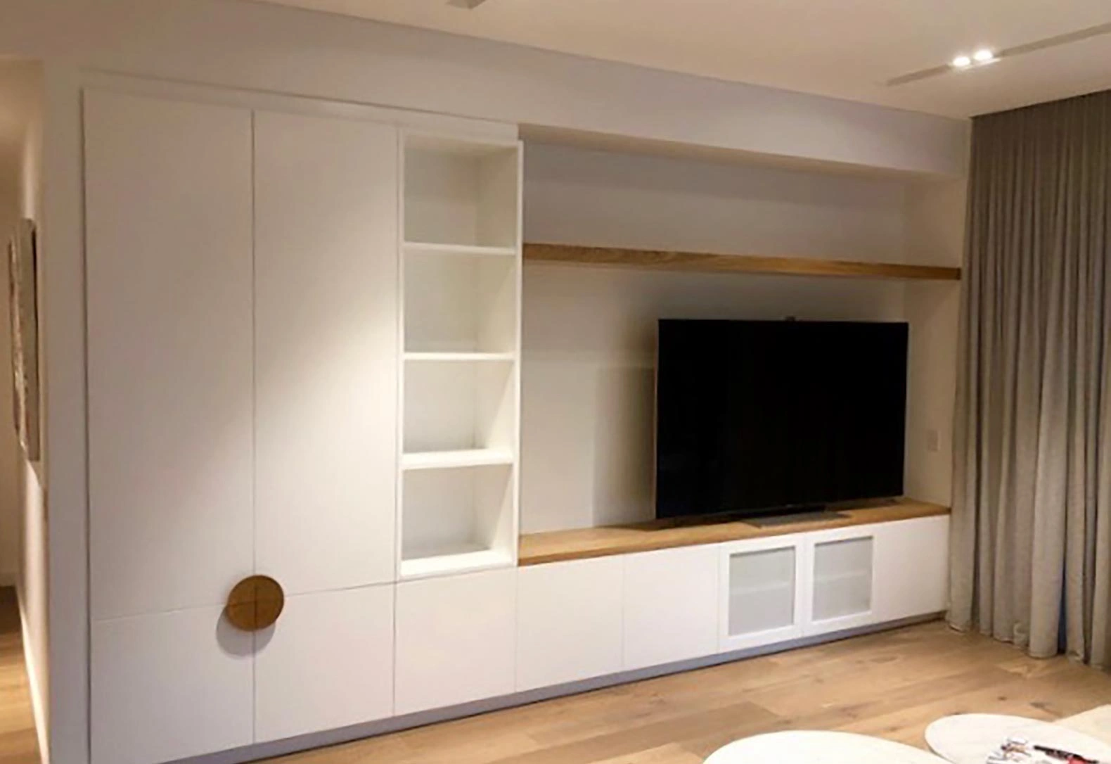 Stylish living room with white cabinets and a flat-screen TV